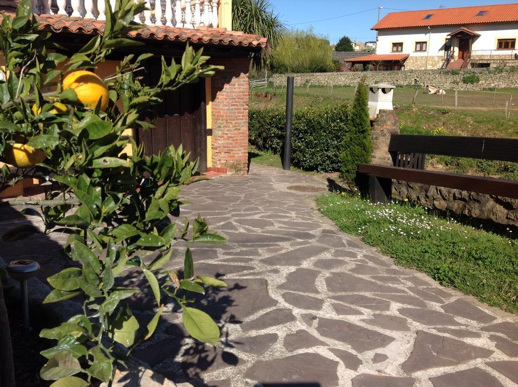 Trisileja En Puente Romano Toñanes Exterior foto